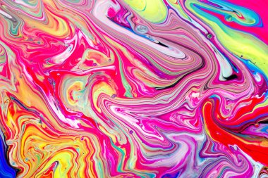 Soyut çok renkli boya arka plan. Mermer desenli akrilik doku. Duvar kağıdı. Boyaları karıştırıyorum. Modern sanat.