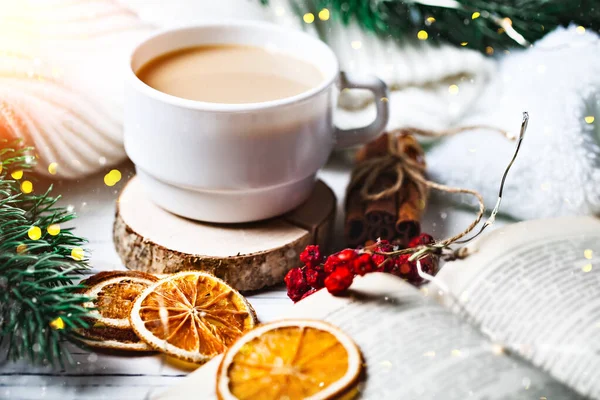 En kopp varm choklad. God jul och gott nytt år. Selektiv inriktning. — Stockfoto