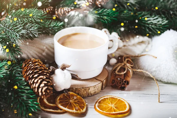En kopp varm choklad. God jul och gott nytt år. Selektiv inriktning. — Stockfoto