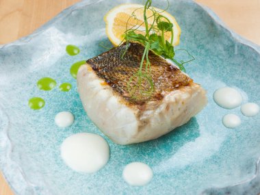 limon-zeytin soslu turna levreği