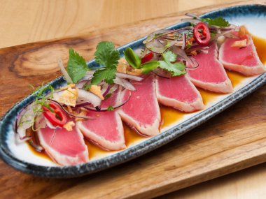 tosazu soslu ton balığı tataki