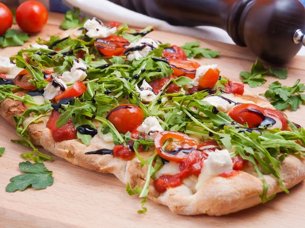 Traditional Italian pizza with cherry tomatoes cheese and arugula — Stock Photo, Image