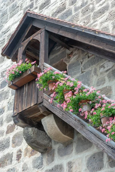 Escaleras Medievales Madera Con Flor Rosa Deco — Foto de Stock