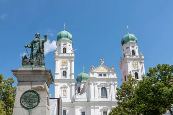 Catedral Passau Con Monumento Del Rey Maximiliano 1824 — Foto de Stock