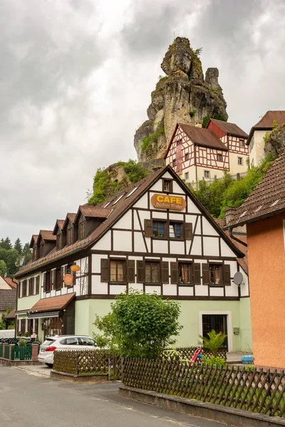 Tuechersfeld 6月19日 Franconian 瑞士风景与历史村庄 Tuechersfeld 德国在2018年6月19日 — 图库照片