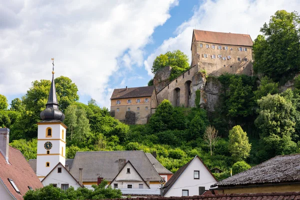 Pottenstein Tyskland Juni Historiska Slottet Ovanför Byn Pottenstein Tyskland Den — Stockfoto