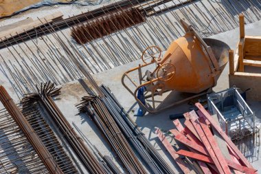 Bir inşaat ve ekipman havadan görünümü