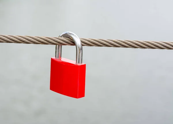Closeup Red Padlock Hanging Steel Cable — Stock Photo, Image