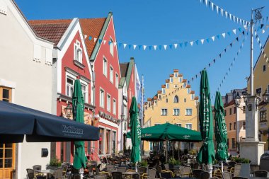 Abensberg, Almanya - 20 Eylül: Tarihi kent çevresinde Abensberg, Almanya'ya 20 Eylül 2108 pazar yeri. Stadtplatz alınan Foto.