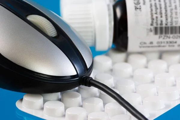 Ποντίκι Και Χάπια Σύμβολο Για Την Online Παραγγελία Φαρμάκων Ένα — Φωτογραφία Αρχείου