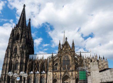 Kolonya katedralinin kuleleri