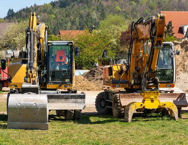 Local de construção com escavadoras — Fotografia de Stock