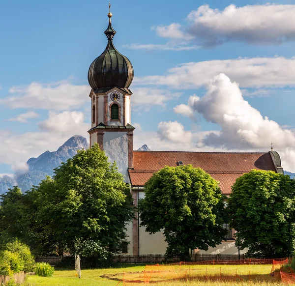 Chiesa in un villaggio in Baviera — Foto Stock