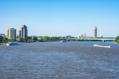 Köln 'de Ren kıyısı