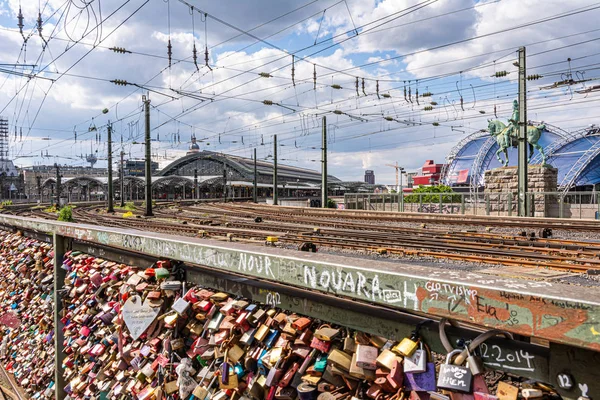 Love lock bridge in Cologne — Stock Photo, Image