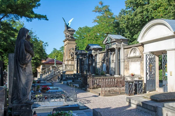 Oude historische begraafplaats in Praag — Stockfoto