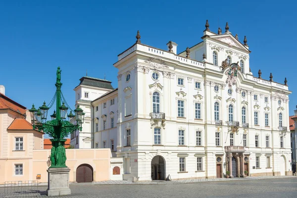 Plaza histórica en el Hradthe de Praga — Foto de Stock