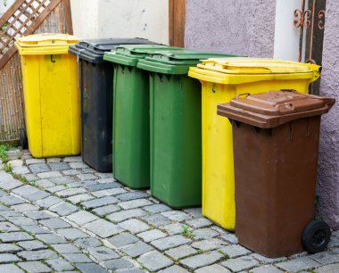 Çöp kutularının atık ayrıştırma ve geri dönüşüm sıraları