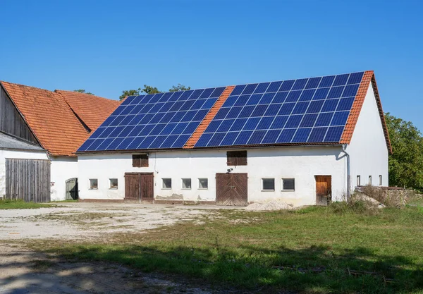 Energía Verde Con Colectores Solares Techo Edificio Agrícola — Foto de Stock