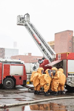 kurtarma ekipleri bir bölge enfeksiyonu yaptı ve bir toplantı daha fazla eylemleri
