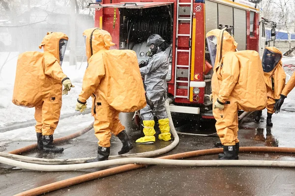 Rescuers Team Comes Out Zone Infection Exposed Decontamination — Stock Photo, Image