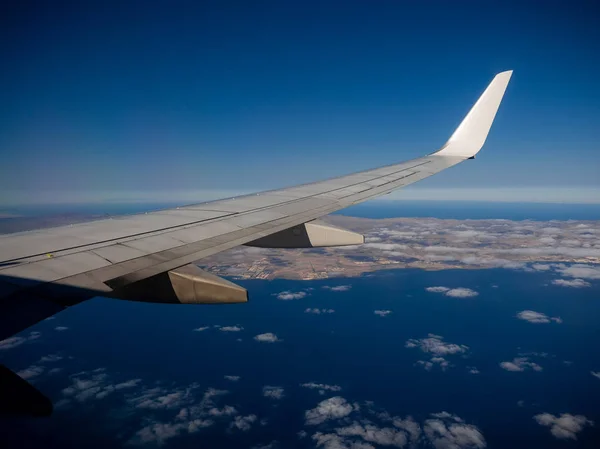 Veiw Üzerinden Düşük Geçen Uçak Adada — Stok fotoğraf