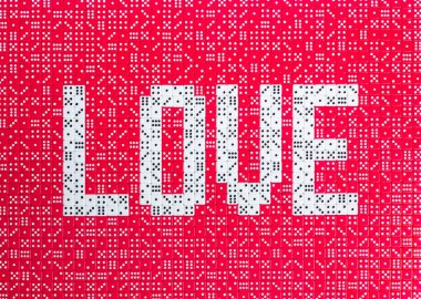 Aşk kelimesi zar alanında hecelenir.