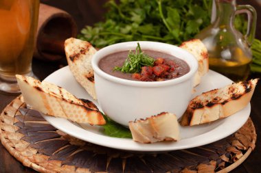 Tost ile fasulye çorbası