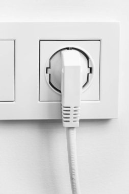 Duvardaki elektrik fişi