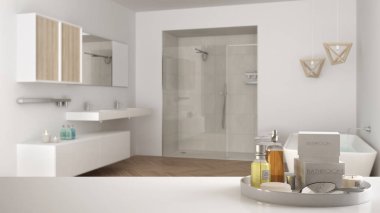 Spa, otel banyosu konsepti. Banyo aksesuarları, banyo malzemeleri, bulanık minimalist banyo, modern mimari iç tasarım...