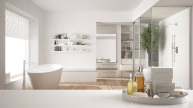 Spa, otel banyosu konsepti. Banyo aksesuarları, banyo malzemeleri, bulanık minimalist banyo, modern mimari iç tasarım...