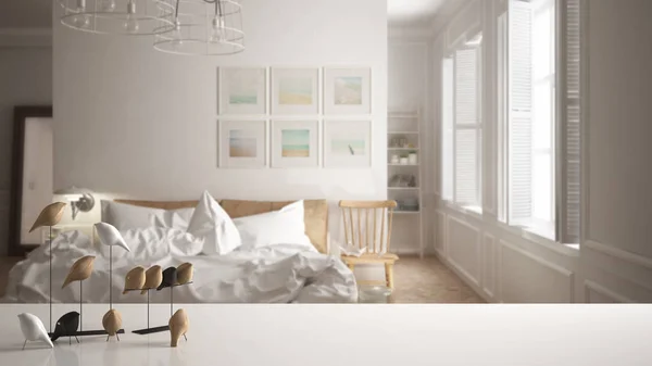 Vita Bordsskivan Eller Hylla Med Minimalistisk Fågel Prydnad Birdie Knick — Stockfoto