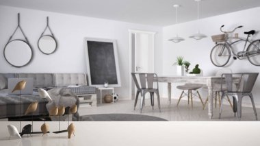 Masa üstü veya raf minimalist kuş süsleme ile beyaz, ıvır - püf noktası üzerinde bulanık modern oturma odası palet kanepe ve vintage yemek masası, modern iç mekan tasarımları ile kuş