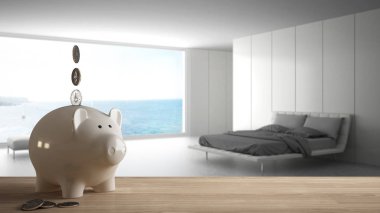 Ahşap masa üstü veya paralar ile beyaz piggy bank, panoramik pencere, pahalı ev iç tasarım, yenileme kavramı mimarisi yeniden yapılanma ile minimalist yatak odası ile raf