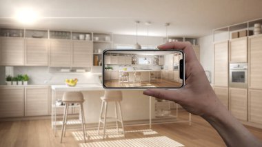 Akıllı telefon, Ar uygulama, tutan el mobilya taklit ve gerçek ev mimar tasarım konsepti, iç tasarım ürünleri arka plan, beyaz ve ahşap mutfak modern bulanıklık