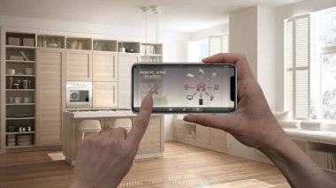 Uzaktan ev kontrol sistemi dijital akıllı telefon tablet. Aygıt app simgeleri ile. İç mimari tasarım arka planda lüks daire modern beyaz mutfak