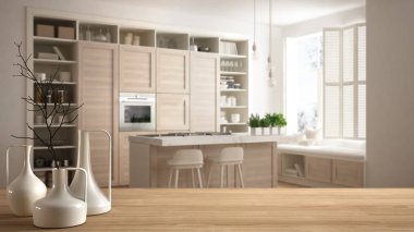 Ahşap masa üstü veya minimalist modern beyaz mutfak çağdaş ve lüks daire, zarif mimari iç tasarım ahşap ayrıntıları ile raf