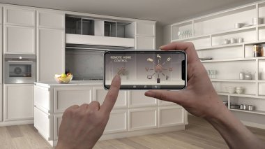 Uzaktan ev kontrol sistemi dijital akıllı telefon tablet. Aygıt app simgeleri ile. İç mimari tasarım arka planda modern daire klasik beyaz mutfak
