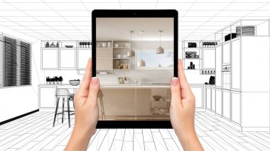 Modern beyaz ve ahşap mutfak gösteren tablet tutan eller. Blueprint Cad skeç arka plan, artırılmış gerçeklik kavramı, uygulama mobilya ve iç tasarım ürünleri simüle etmek