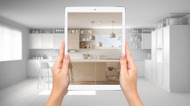 Modern beyaz ve ahşap mutfak gösteren eller tutma tablet, toplam boş proje arka plan, artırılmış gerçeklik konsepti, uygulama mobilya ve iç tasarım ürünleri simüle etmek