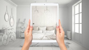 Modern İskandinav yatak odası gösteren eller tutma tablet, toplam boş proje arka plan, artırılmış gerçeklik konsepti, mobilya ve iç tasarım ürünleri simüle etmek için uygulama
