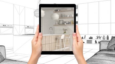 Modern beyaz ve ahşap mutfak gösteren tablet tutan eller. Blueprint Cad skeç arka plan, artırılmış gerçeklik kavramı, uygulama mobilya ve iç tasarım ürünleri simüle etmek