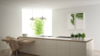 Bulanıklık arka plan iç tasarım, modern temiz çağdaş mutfak, sandalye ile ada ve ahşap yemek masası, bambu bitki, pencere ve parke zemin, iç tasarım konsept fikri