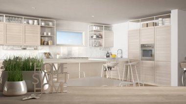 Ahşap masa, masa veya saksı çim tesisi, evin anahtarları ve 3d harf kelime evim güzel evim üzerinde modern beyaz mutfak, iç tasarım, yapım ile raf arka plan bulanıklık