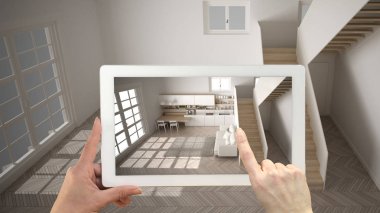 Artırılmış gerçeklik kavramı. Parke zemin, modern beyaz mutfak, üst görünüm ile boş iç mobilya ve tasarım ürünleri simüle etmek için kullanılan Ar uygulaması ile el tutma tablet