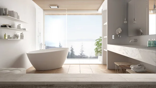 Дерев'яна старовинна стільниця або полиця крупним планом, настрій дзен, над мінімальною розкішною ванною кімнатою з панорамним вікном, душем і ванною, дизайн інтер'єру білої архітектури — стокове фото
