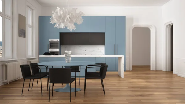 Minimalistische blauwe en zwarte keuken in klassieke kamer met sierlijsten, parketvloer, eettafel met stoelen, marmeren eiland en panoramische ramen. Modern architectuur interieur — Stockfoto