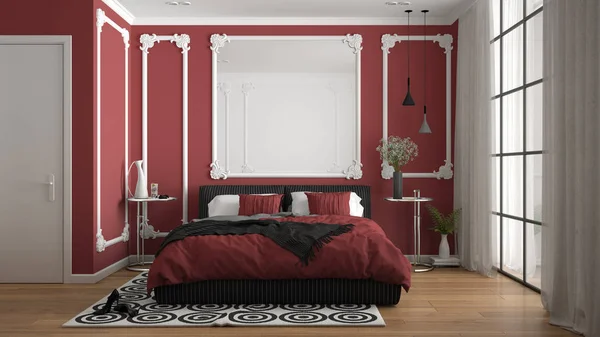 Μοντέρνο υπνοδωμάτιο με κόκκινο χρώμα σε κλασικό δωμάτιο με καλούπια τοίχου, παρκέ δάπεδο, διπλό κρεβάτι με πάπλωμα και μαξιλάρια, μινιμαλιστική κρεββατοκάμαρα, καθρέφτη και διακόσμηση. Ιδέα εσωτερικού σχεδιασμού — Φωτογραφία Αρχείου