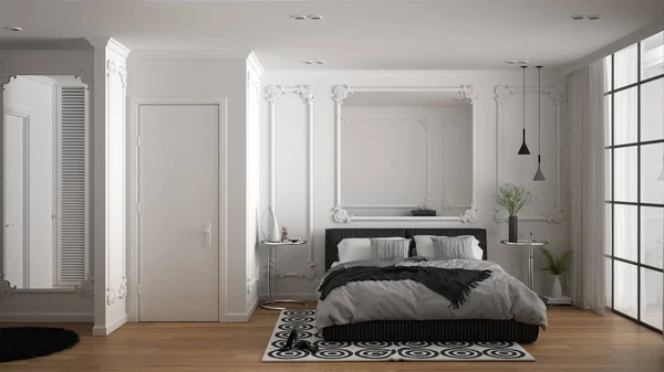 Сучасна біла спальня в класичній кімнаті з настінними молдингами, паркетною підлогою, двоспальним ліжком з ковдрою і подушками, мінімалістичними тумбочками, дзеркалом і декорами. Концепція дизайну інтер'єру — стокове фото
