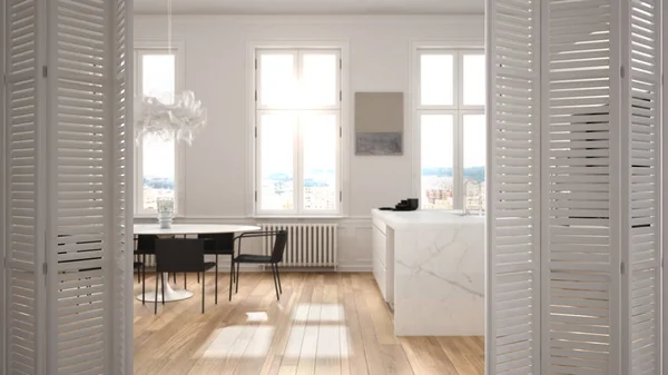 Открытие белых складных дверей на современной белой кухне с деревянными деталями и паркетным полом, обеденный стол, белый дизайн интерьера, дизайнерская концепция, размытый фон — стоковое фото